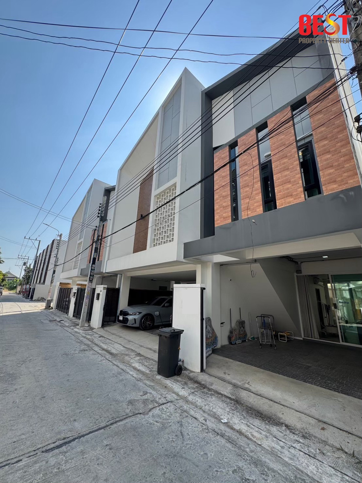 ขายบ้านแฝด ใจกลาง สุขุมวิท 101/1 หรือ วชิรธรรมสาธิต 42 เดินทางสะดวก เหมาะสำหรับพักอาศัย Office คาเฟ่ หรือ ลงทุน ปล่อยเช่า