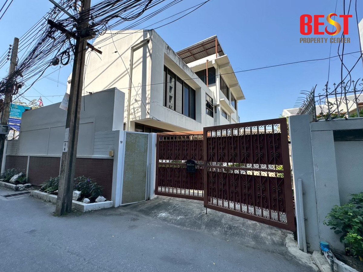 ขาย Home Office ซอย เอกมัย 12 เชื่อมต่อไปยัง ซอยปรีดี 37 หรือ สุขุมวิท 71 ได้สะดวก หรือ ทองหล่อ เพียง 5 นาทีเท่านั้น