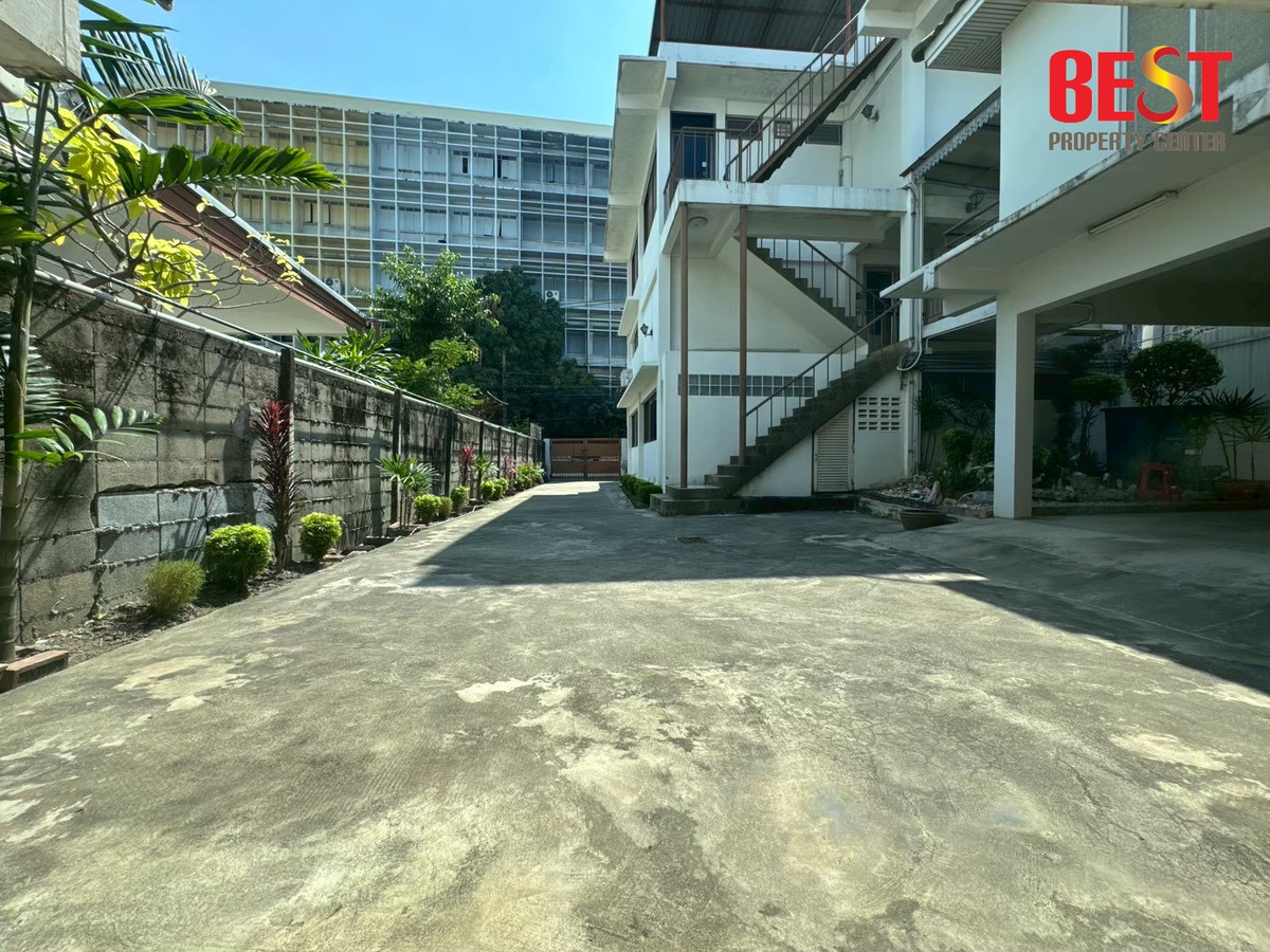 ขาย Home Office ซอย เอกมัย 12 เชื่อมต่อไปยัง ซอยปรีดี 37 หรือ สุขุมวิท 71 ได้สะดวก หรือ ทองหล่อ เพียง 5 นาทีเท่านั้น