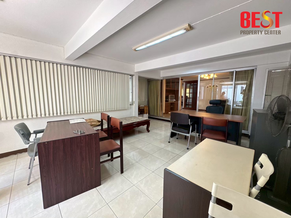 ขาย Home Office ซอย เอกมัย 12 เชื่อมต่อไปยัง ซอยปรีดี 37 หรือ สุขุมวิท 71 ได้สะดวก หรือ ทองหล่อ เพียง 5 นาทีเท่านั้น