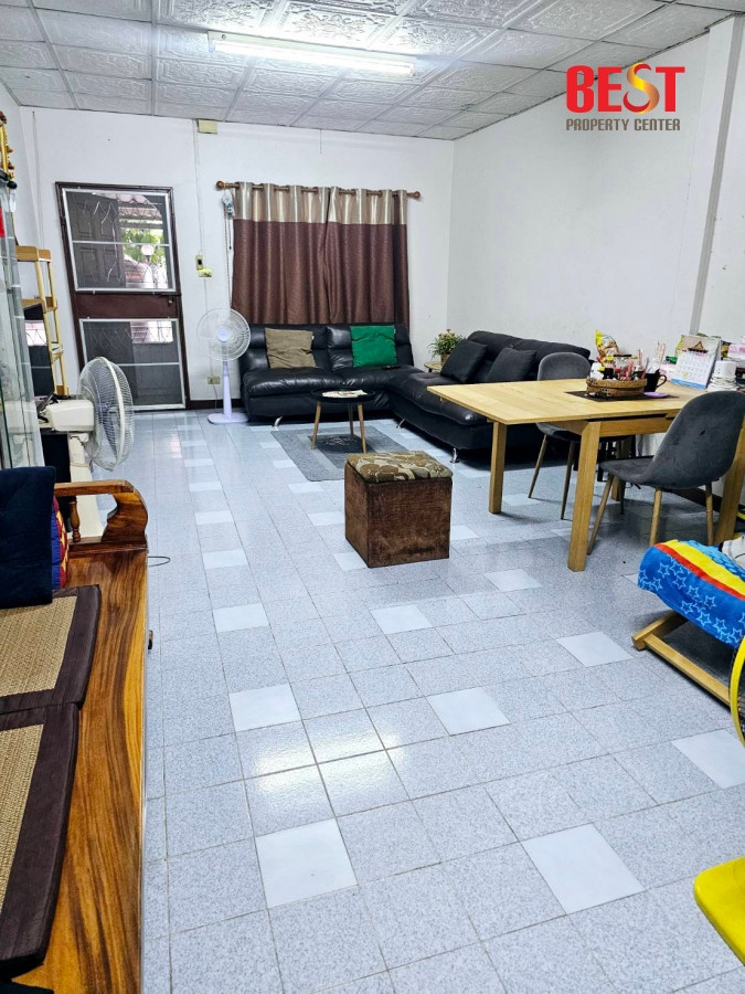 ขายทาวน์เฮ้าส์ 2 ชั้น หมู่บ้านสินธนา 5 ซอยนวลจันทร์ 22 | ใกล้เลียบด่วนเอกมัย-รามอินทรา | บ้านพร้อมอยู่ | ราคา 2.4 ล้านบาท